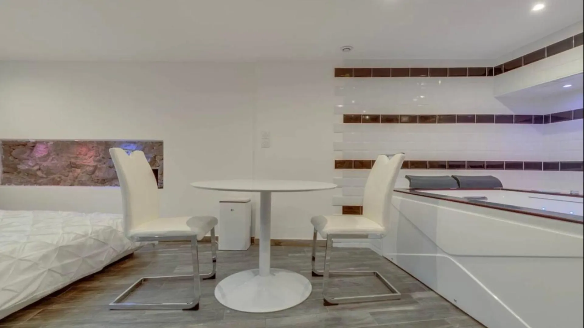 La Suite Confidentielle - Balneo - Sauna - Hypercentre - Ac Cannes