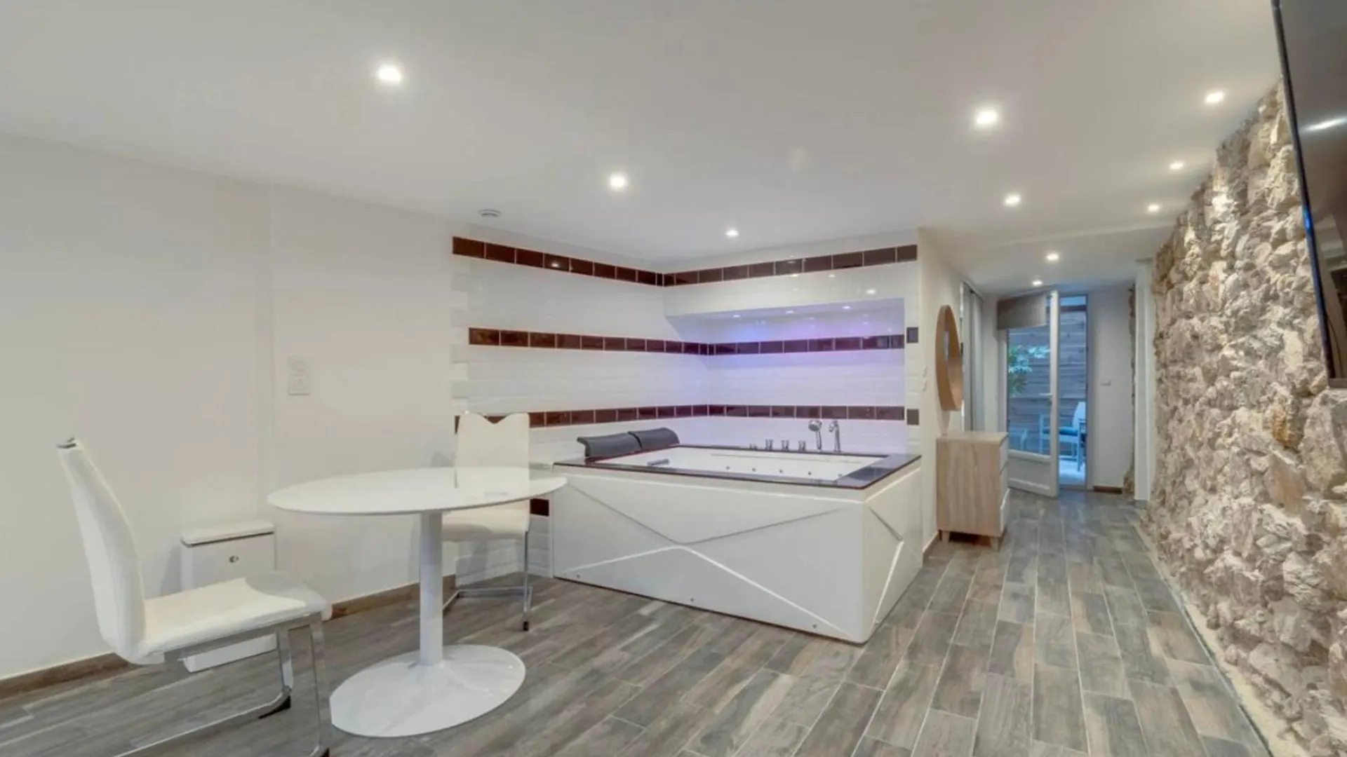 La Suite Confidentielle - Balneo - Sauna - Hypercentre - Ac Cannes 0*,  France