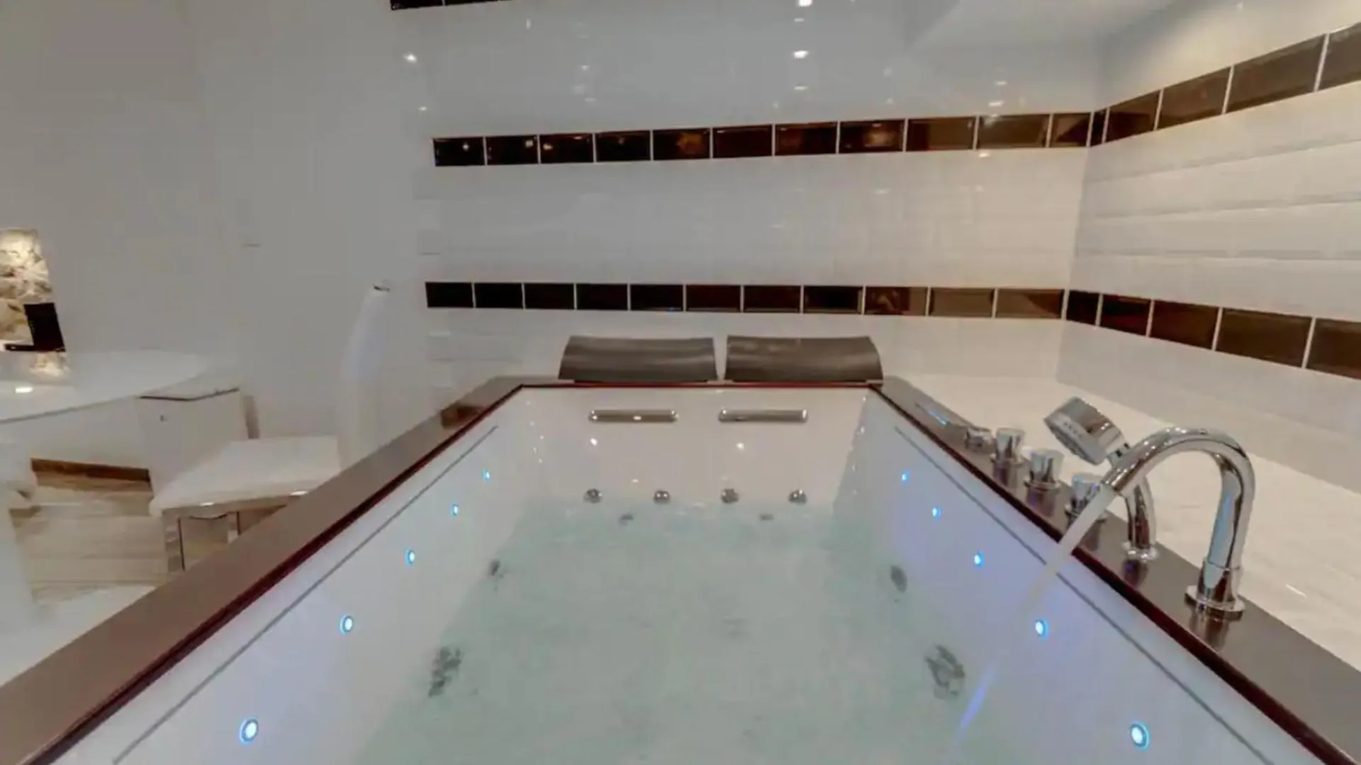 La Suite Confidentielle - Balneo - Sauna - Hypercentre - Ac Cannes 0*,